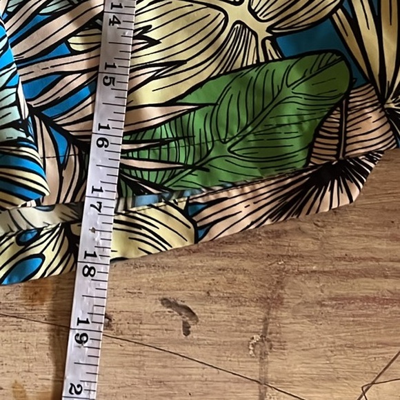 Malibu Beach Club, Tropical Print Swim-trunks, Excellent Condition, Size XL - Picture 8 of 8